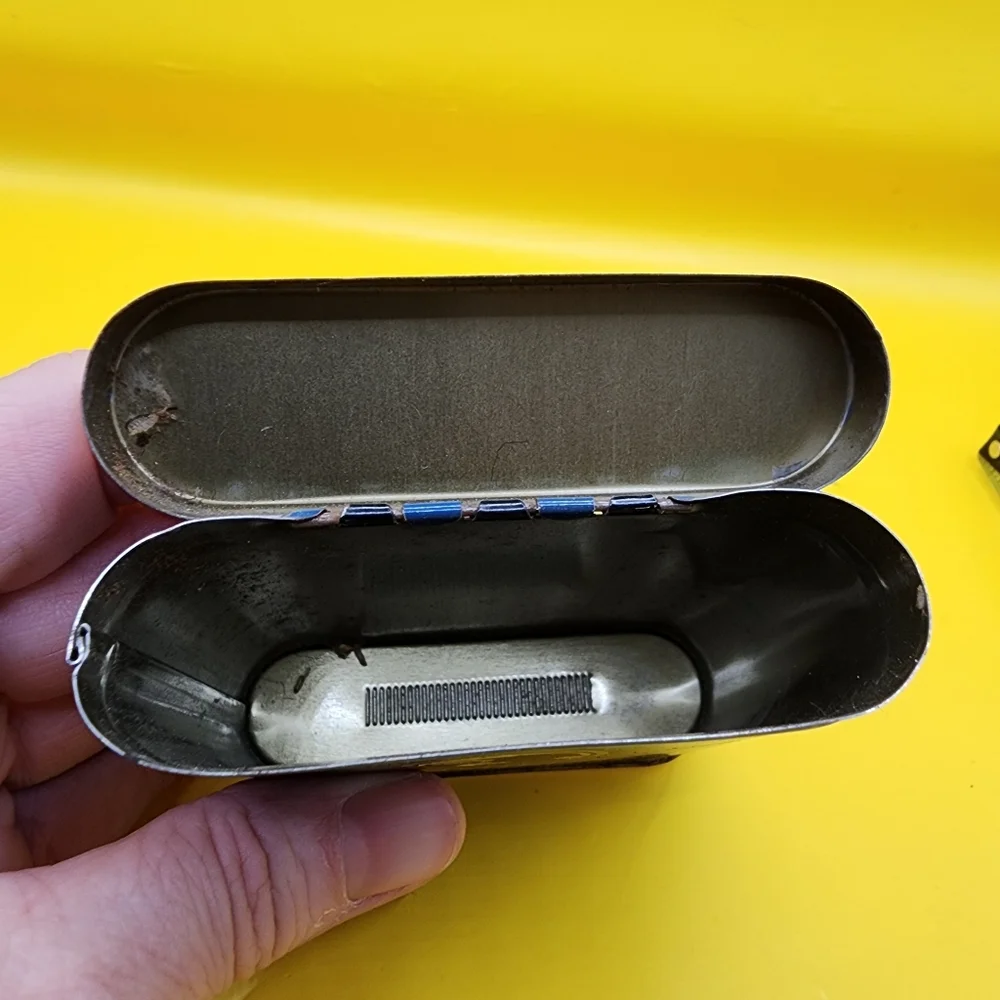 Vintage Bugler Tin Case & New Gummed Cigarette Papers - Picture 6 of 6